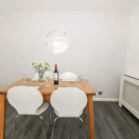 11 Camden Building * קנדל